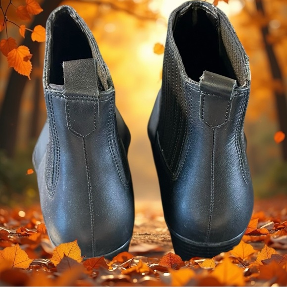 NWOT Marc Fisher ‘Ulora’ Black Leather Ankle Booties Size 5 - Picture 8 of 12